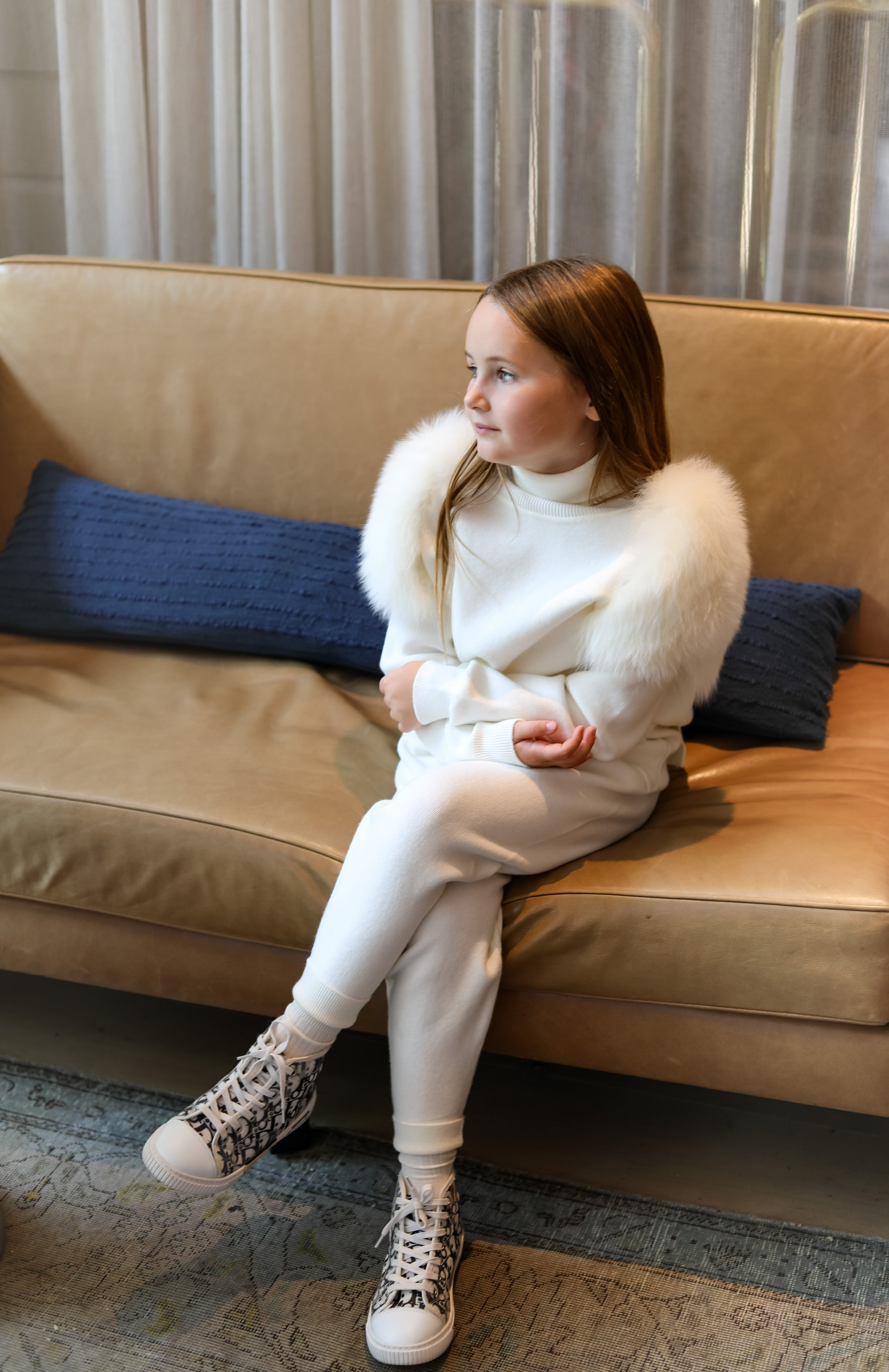 Knitted sweater set with fur shoulder - IVORY